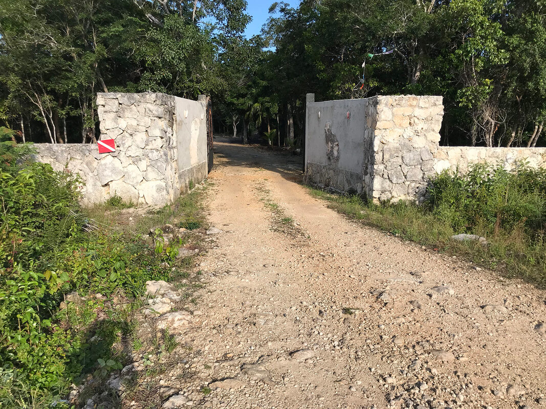 The highway entrance to Cenote Hatzutz Aktun